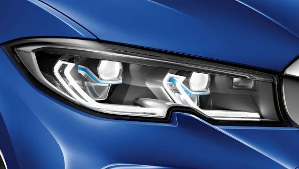 BMW serii 3 Limuzyna (G20), światła laserowe BMW. BMW serii 3 Limuzyna (G20), światła laserowe BMW. Boczne zbliżenie lewego reflektora przedniego ze światłem laserowym BMW.