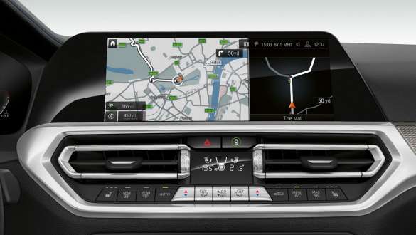 BMW serii 3 Limuzyna (G20): BMW Live Cockpit Professional. Zbliżenie ekranu kokpitu BMW serii 3 Limuzyna (G20) z BMW Live Cockpit Professional.