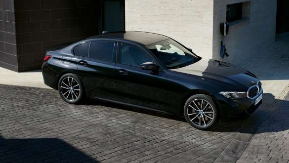 BMW serii 3 Limuzyna Plug-in-Hybrid G20 półprofil BMW serii 3 Limuzyna Plug-in-Hybrid G20 półprofil podczas postoju