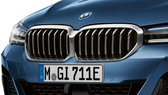 Atrapa chłodnicy w BMW serii 5 Limuzyna G30 Atrapa chłodnicy w BMW serii 5 Limuzyna G30, modernizacja 2020, niebieski Phytonic, zbliżenie przodu