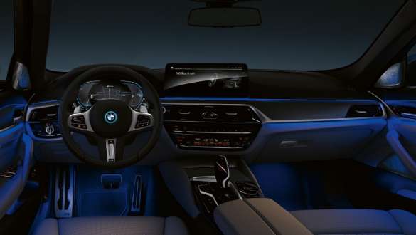 Oświetlenie ambientowe w BMW serii 5 Limuzyna G30 Oświetlenie ambientowe w BMW serii 5 Limuzyna G30, modernizacja 2020, wnętrze