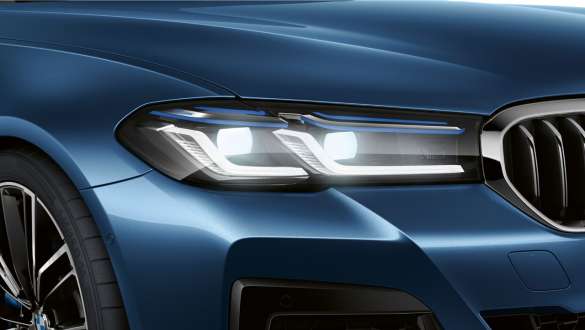 Światła laserowe w BMW serii 5 Limuzyna G30 Światła laserowe w BMW serii 5 Limuzyna G30, modernizacja 2020, niebieski Phytonic, zbliżenie przodu