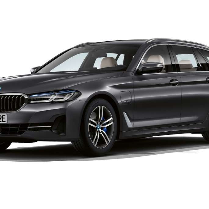 BMW serii 5 Touring 530i G31 w wyposażeniu standardowym, przód BMW serii 5 Touring 530i G31 2020 w wyposażeniu standardowym, szary Sophisto, przedni półprofil