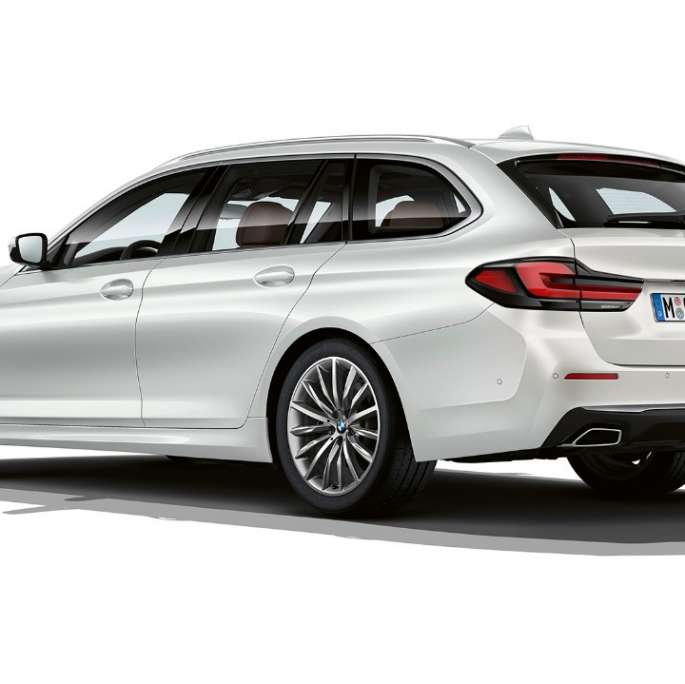 BMW serii 5 Touring G31 Luxury Line, tył BMW serii 5 Touring 530i G31 2020 Luxury Line, biel mineralna, tylny półprofil