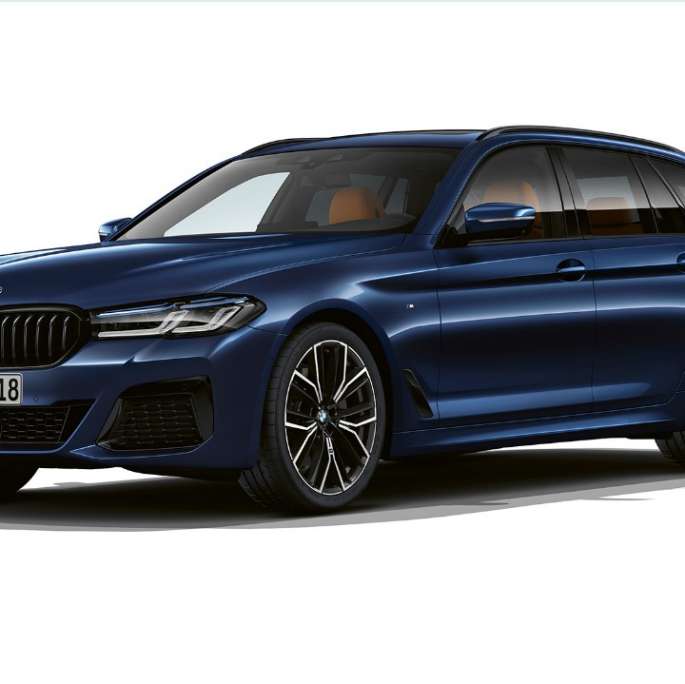 BMW serii 5 Touring G31 w pakiecie sportowym M, przód BMW serii 5 Touring 530e G31 2020 w pakiecie sportowym M, niebieski tanzanit II, metalizowany, przedni półprofil
