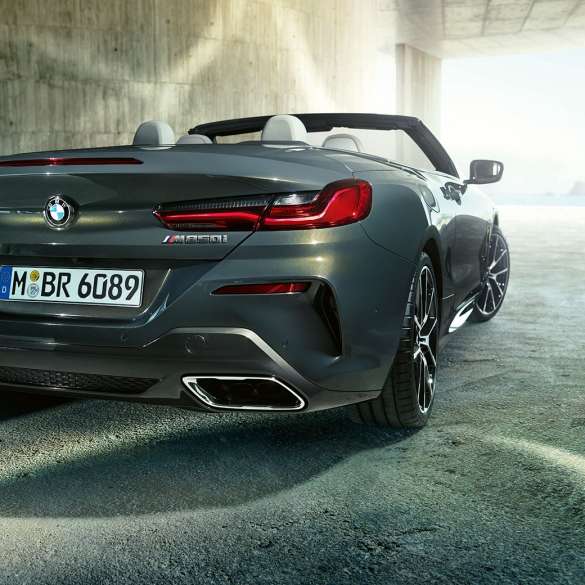 BMW M850i xDrive, szary drawit metalizowany, prawy tylny półprofil BMW M850i xDrive, szary drawit metalizowany, prawy tylny półprofil.