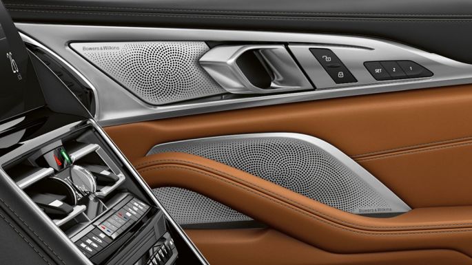 BMW M850i xDrive, wnętrze, Bowers & Wilkins Diamond Surround Sound System. BMW M850i xDrive, wnętrze, Bowers & Wilkins Diamond Surround Sound System.