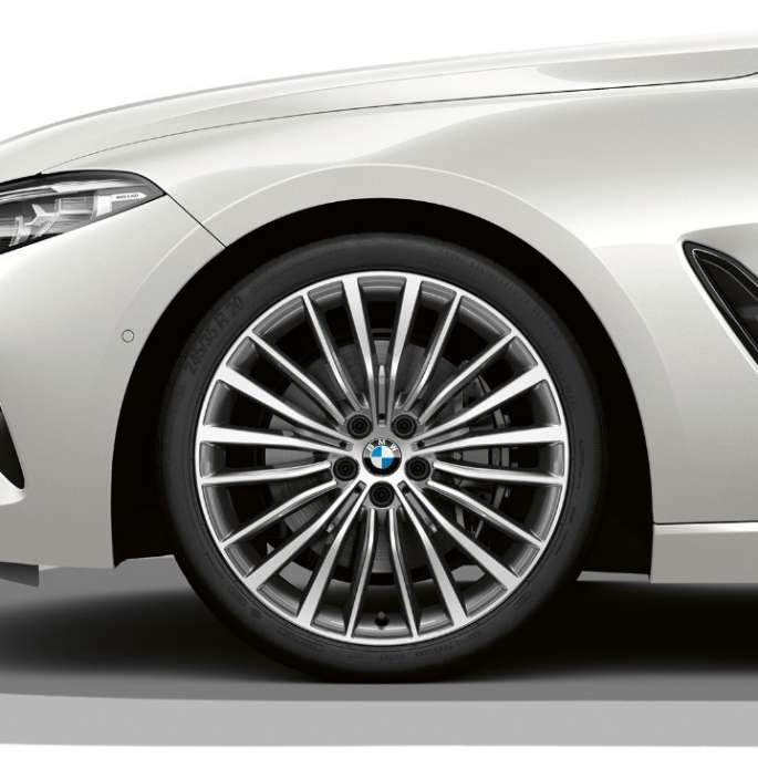 19-calowe obręcze kół ze stopów lekkich Multi Spoke 731 Bicolor. BMW serii 8 Coupé, 19-calowe obręcze kół ze stopów lekkich Multi Spoke 731 Bicolor.