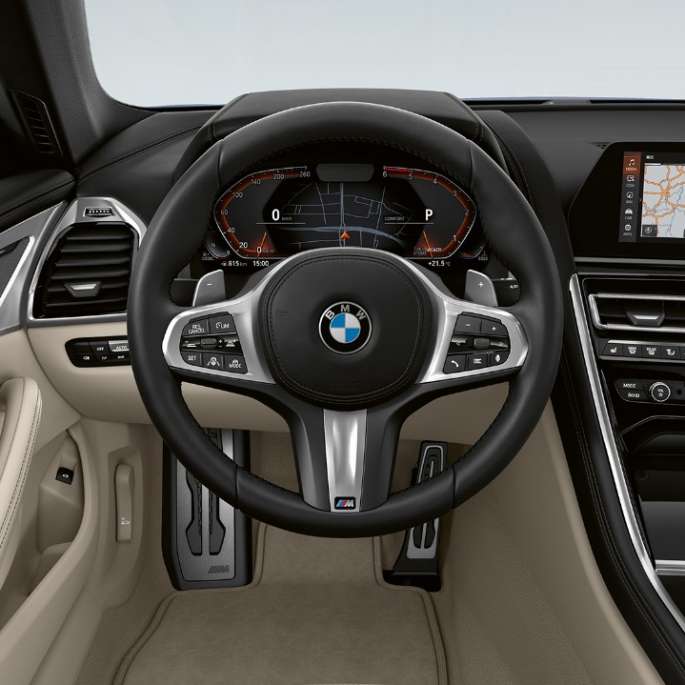Kierownica skórzana M z przyciskami wielofunkcyjnymi. BMW serii 8 Coupé, kokpit, kierownica skórzana M z przyciskami wielofunkcyjnymi.
