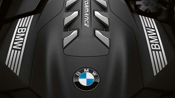 6-cylindrowy rzędowy silnik wysokoprężny BMW TwinPower Turbo. BMW serii 8 Coupé, widok z góry, 6-cylindrowy rzędowy silnik wysokoprężny BMW TwinPower Turbo.