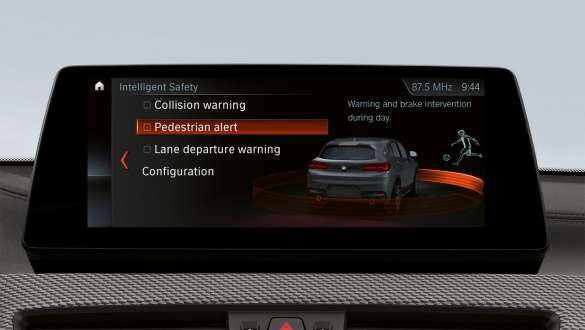 System asystujący kierowcy plus BMW X2 M35i (F39) System asystujący kierowcy plus BMW X2 M35i (F39) wnętrze, deska rozdzielcza