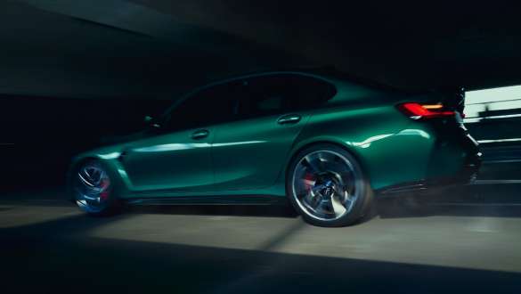 Układ jezdny M, BMW M3 Limuzyna G80 2020 BMW M3 Limuzyna G80 2020, zielony Isle of Man, układ jezdny M, widok z boku