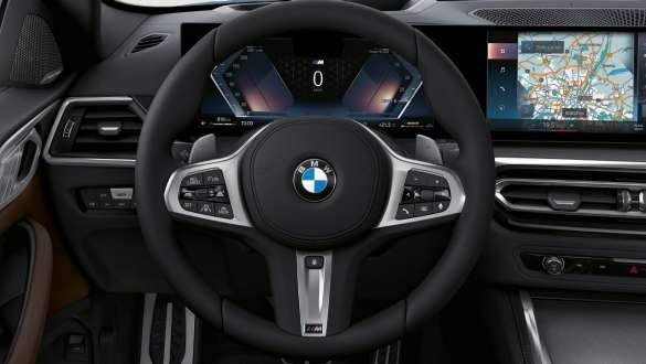 Kierownica skórzana M BMW M440i xDrive Coupé G22 2020 BMW M440i xDrive Coupé G22 2020, kierownica skórzana M, wnętrze, zbliżenie