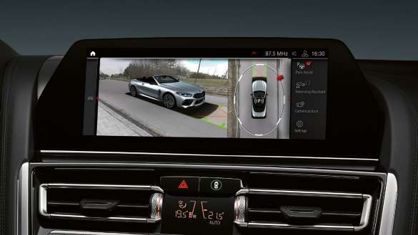 Asystent parkowania plus. Samochody BMW serii 8 Cabrio M z asystentem parkowania plus.