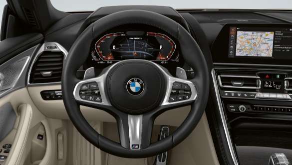 Kierownica skórzana M. Kokpit BMW M850i xDrive Cabrio z kierownicą skórzaną M.
