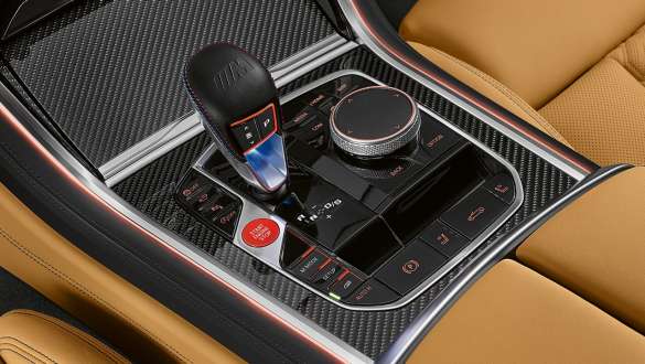 Dźwignia zmiany biegów M. Dźwignia zmiany biegów M w BMW M8 Competition Cabrio.