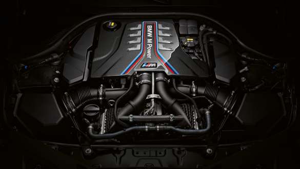 8-cylindrowy silnik benzynowy M TwinPower Turbo BMW M8 Competition Cabrio F91 LCI 2022 BMW M8 M Competition Cabrio F91 LCI modernizacja 2022 8-cylindrowy silnik benzynowy M TwinPower Turbo zbliżenie