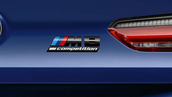 Napis „M8 Competition”. Napis „M8 Competition” dla BMW M8 Competition Coupé.