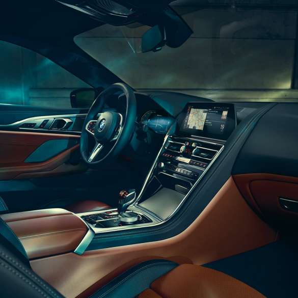 BMW M850i xDrive Coupé, kokpit. BMW M850i xDrive Coupé, kokpit z BMW Live Cockpit Professional i kierownicą skórzaną M.