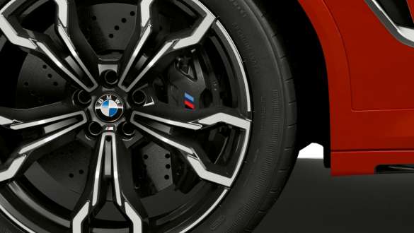 Hamulce pływające M z czarnymi zaciskami BMW X4 M Competition F98 LCI modernizacja 2021 BMW X4 M Competition F98 LCI modernizacja 2021 hamulce pływające M z czarnymi zaciskami zbliżenie