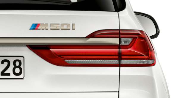 BMW X7 M50i G07 2019 oznaczenie modelu z tyłu BMW X7 M50i G07 2019 oznaczenie modelu z tyłu