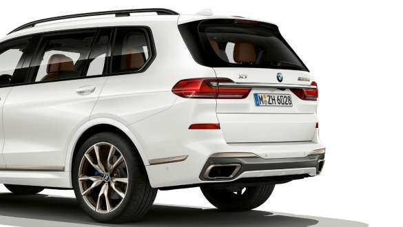 BMW X7 M ze sportowym mechanizmem różnicowym M G07 2019 BMW X7 M ze sportowym mechanizmem różnicowym M G07 2019 zbliżenie tyłu