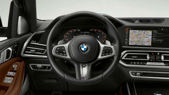 BMW X7 M z kierownicą skórzaną M G07 2019 BMW X7 M z kierownicą skórzaną M G07 2019 kokpit
