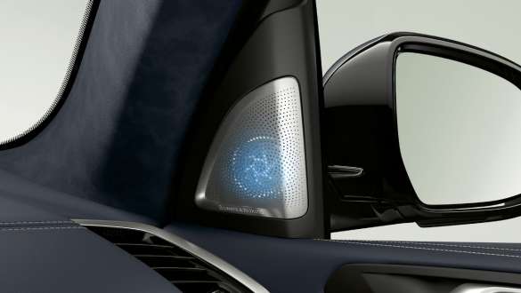 BMW X7 M z systemem nagłośnienia Surround marki Harman Kardon G07 2019 BMW X7 M z systemem nagłośnienia Surround marki Harman Kardon G07 2019 zbliżenie głośnik