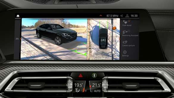 System asystujący kierowcy Professional BMW X6 G06 2019 kokpit System asystujący kierowcy Professional BMW X6 G06 2019 kokpit
