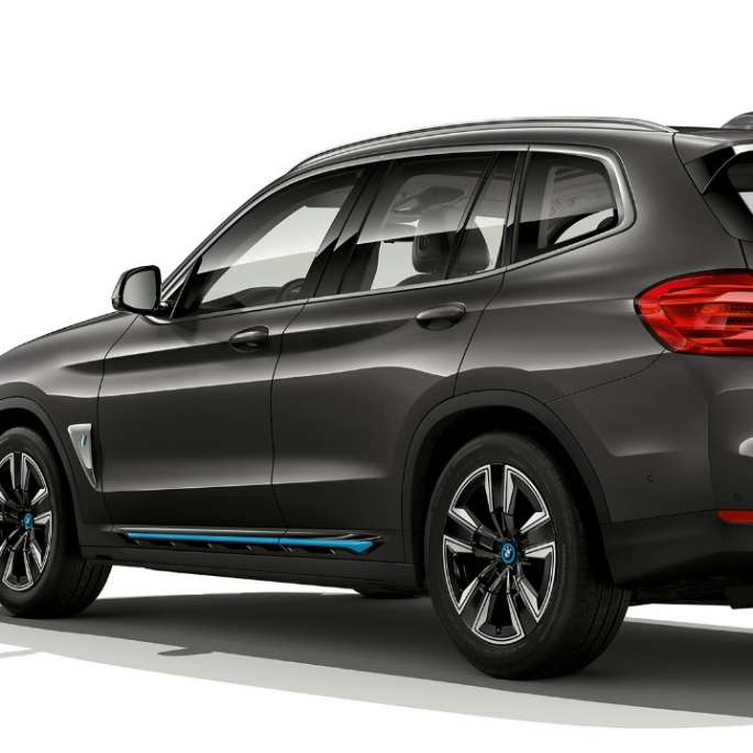 BMW iX3 G08 2020, model Inspiring, tylny półprofil BMW iX3 G08 2020, model Inspiring, szary Sophisto z brylantowym połyskiem, tylny półprofil