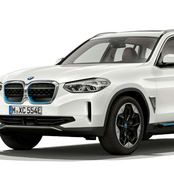 BMW iX3 G08, model Impressive, przedni półprofil BMW iX3 G08 2020, model Impressive, biel mineralna, metalizowany, przedni półprofil