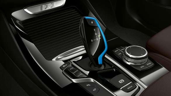 Adaptacyjny układ jezdny BMW iX3 G08 Adaptacyjny układ jezdny BMW iX3 G08 2020, wnętrze, dźwignia biegów