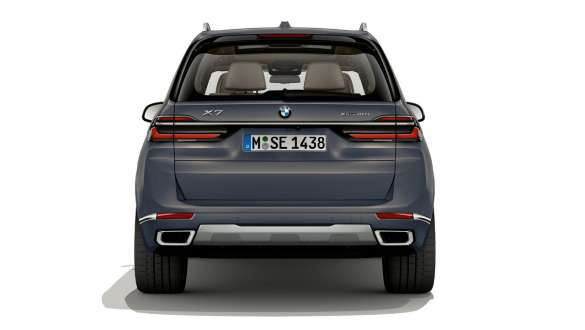 BMW X7 G07 LCI widok z tyłu połyskujący miedziany szary metalizowany BMW X7 G07 LCI widok z tyłu podczas postoju połyskujący miedziany szary metalizowany