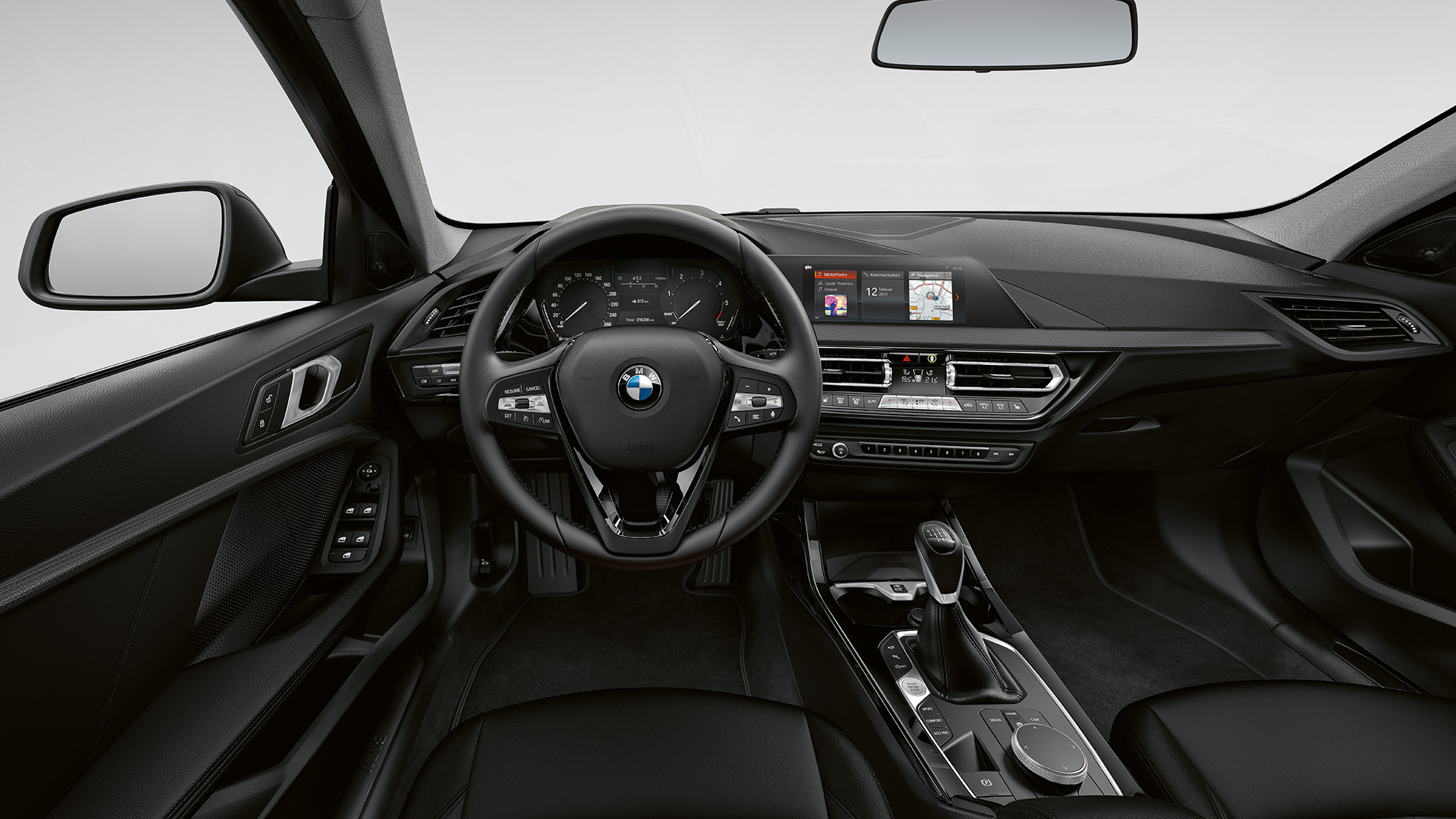 Kierownica skórzana. BMW serii 1, model Advantage, kokpit z kierownicą skórzaną.