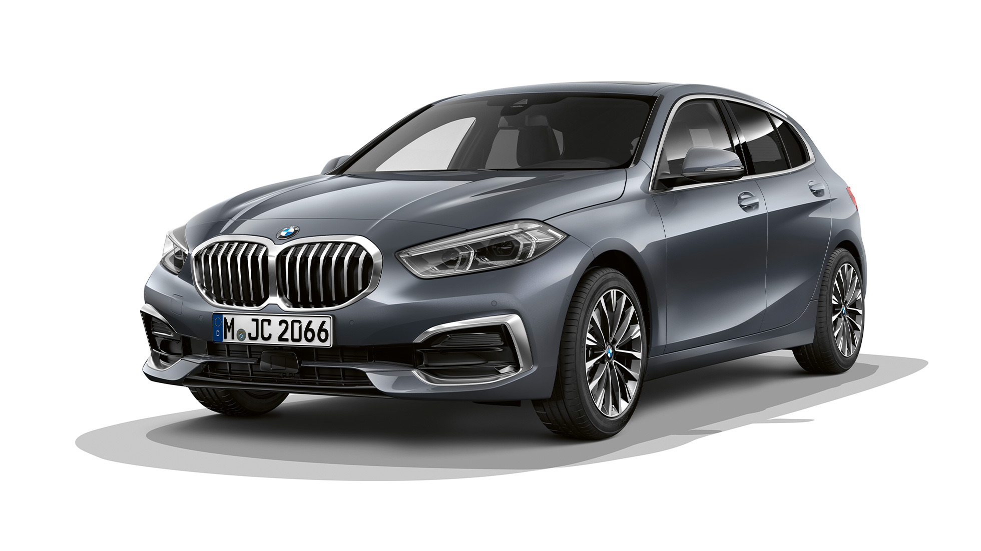 BMW serii 1, model Luxury Line, w metalizowanym kolorze Storm Bay, zdjęcie studyjne, przedni półprofil.