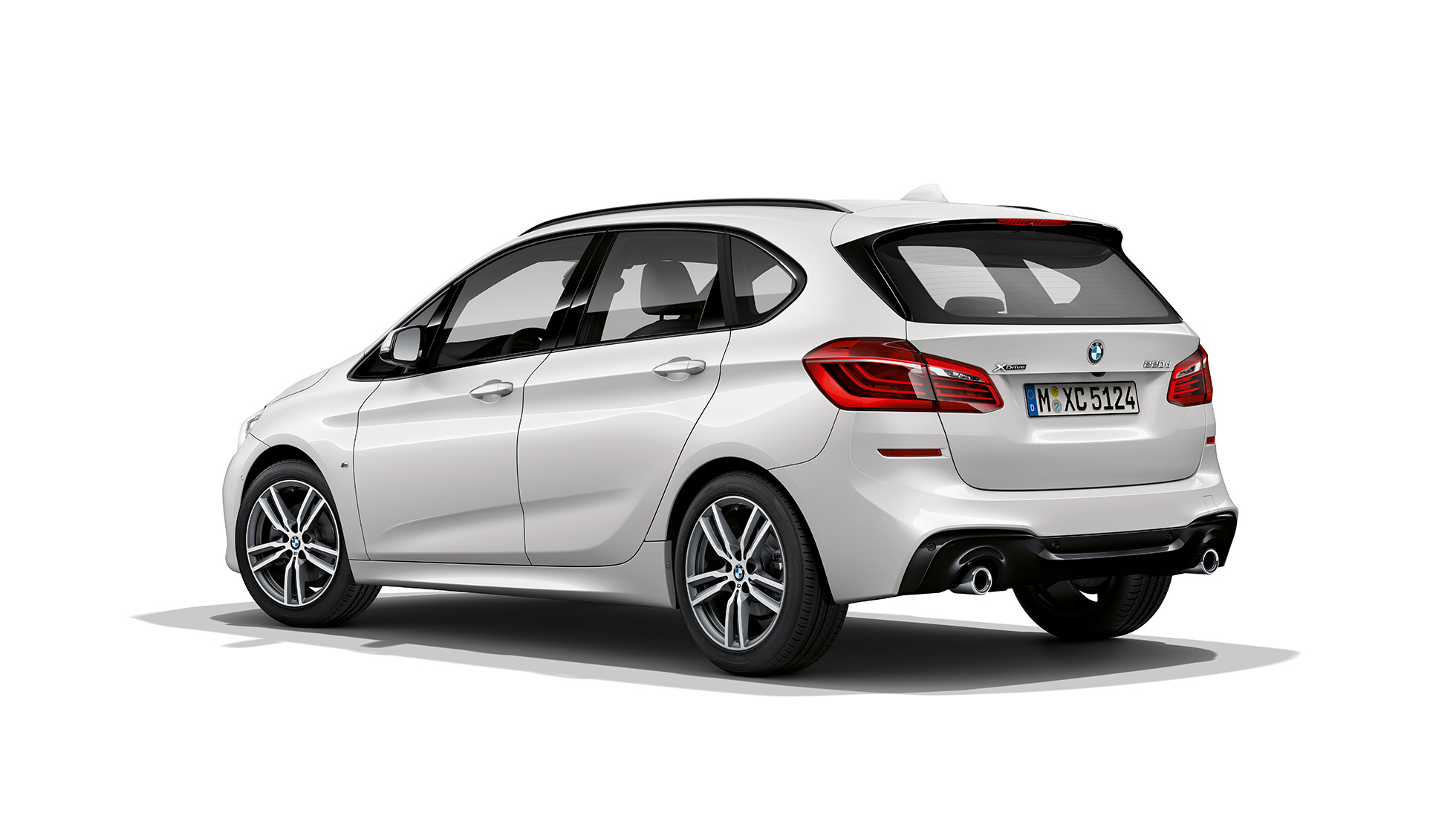Tylny półprofil BMW serii 2 Active Tourer model M Sport BMW serii 2 Active Tourer 220d xDrive model M Sport F45, 2018, biel mineralna, metalizowany, tylny półprofil