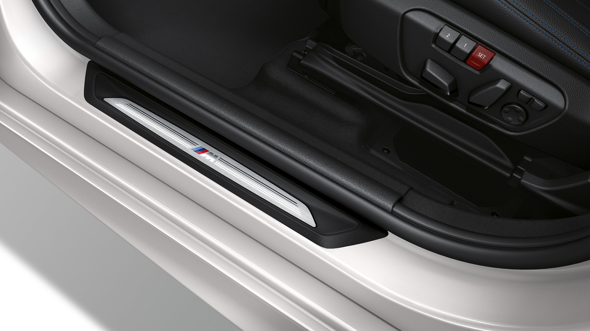 Listwy progowe BMW serii 2 Active Tourer model M Sport Listwy progowe BMW serii 2 Active Tourer 220d xDrive model M Sport F45 2018, biel mineralna, metalizowany, wygląd zewnętrzny