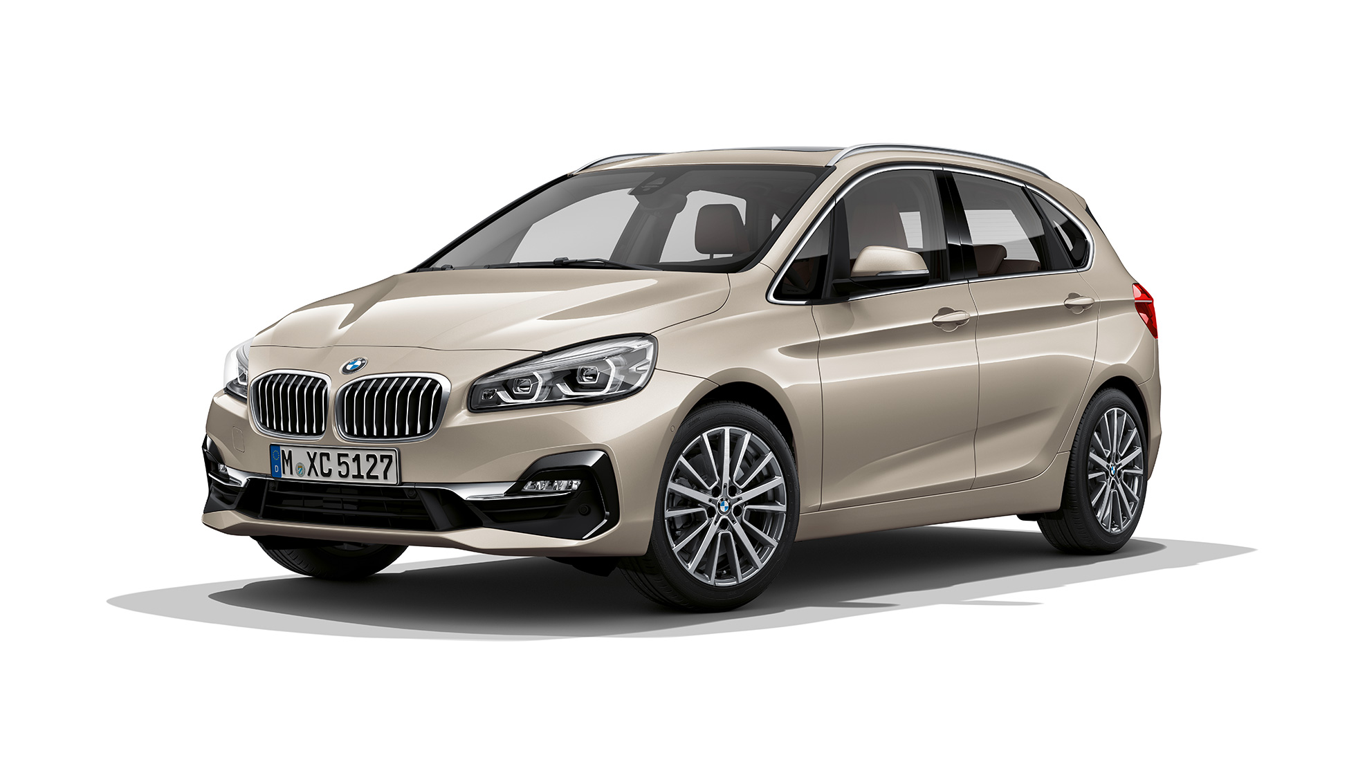 Przedni półprofil BMW serii 2 Active Tourer model Luxury Line BMW serii 2 Active Tourer model Luxury Line 225i xDrive F45 2018, beż Jucaro, metalizowany, przedni półprofil