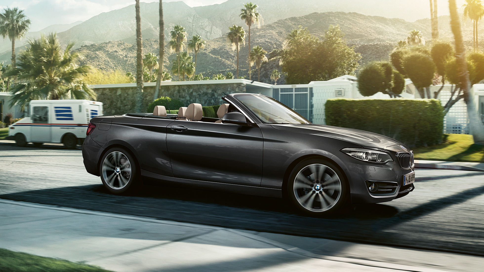 BMW serii 2 Cabrio, w ruchu, zdjęcie z boku BMW serii 2 Cabrio, w ruchu, zdjęcie z boku