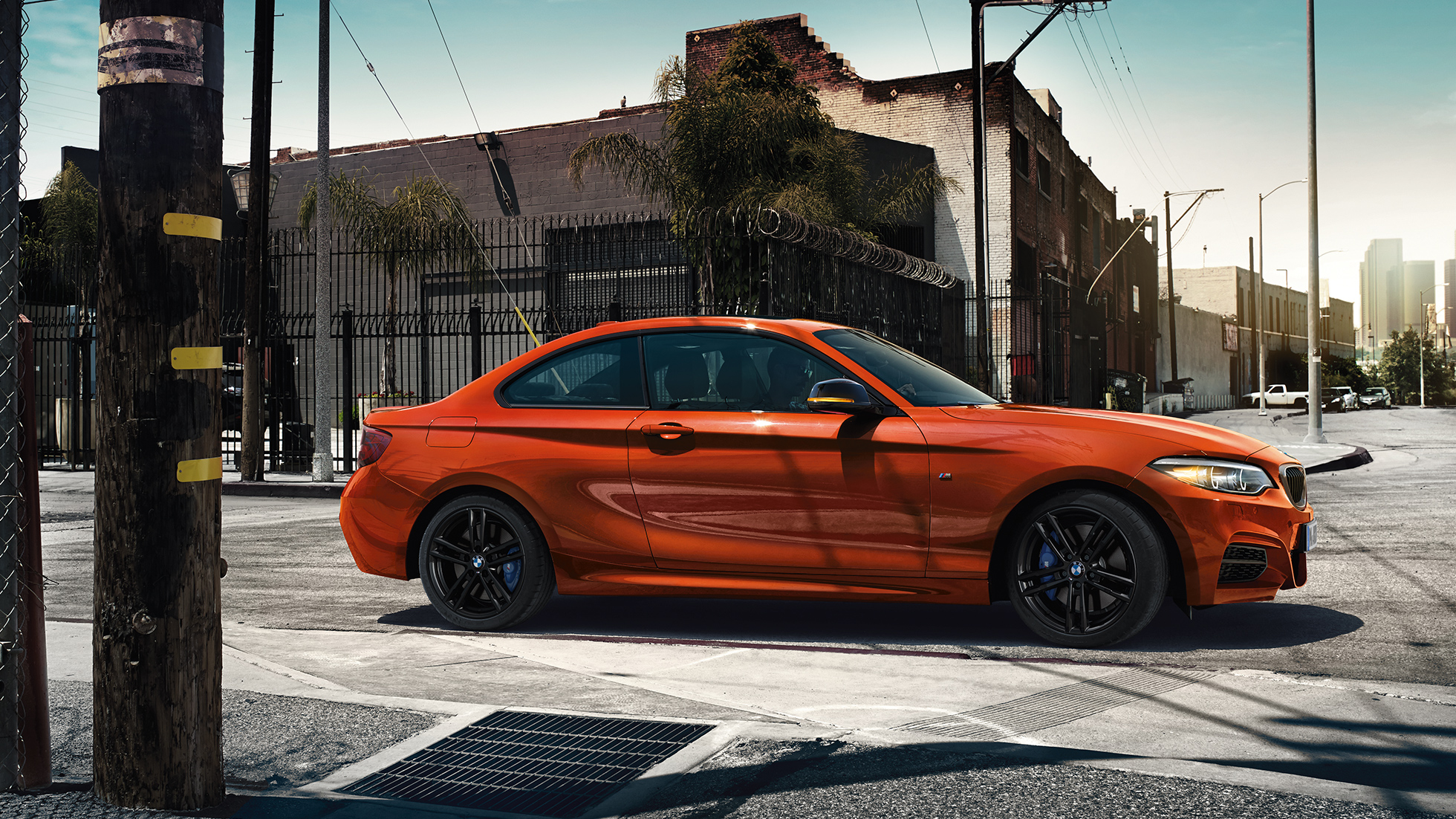 BMW serii 2 Coupé, zdjęcie z boku BMW serii 2 Coupé, zdjęcie z boku