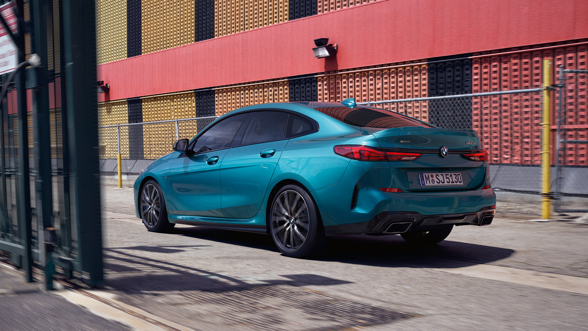 Progresywna stylistyka BMW serii 2 Gran Coupé Progresywna stylistyka BMW serii 2 Gran Coupé, niebieski Snapper Rocks metalizowany F44 boczny półprofil