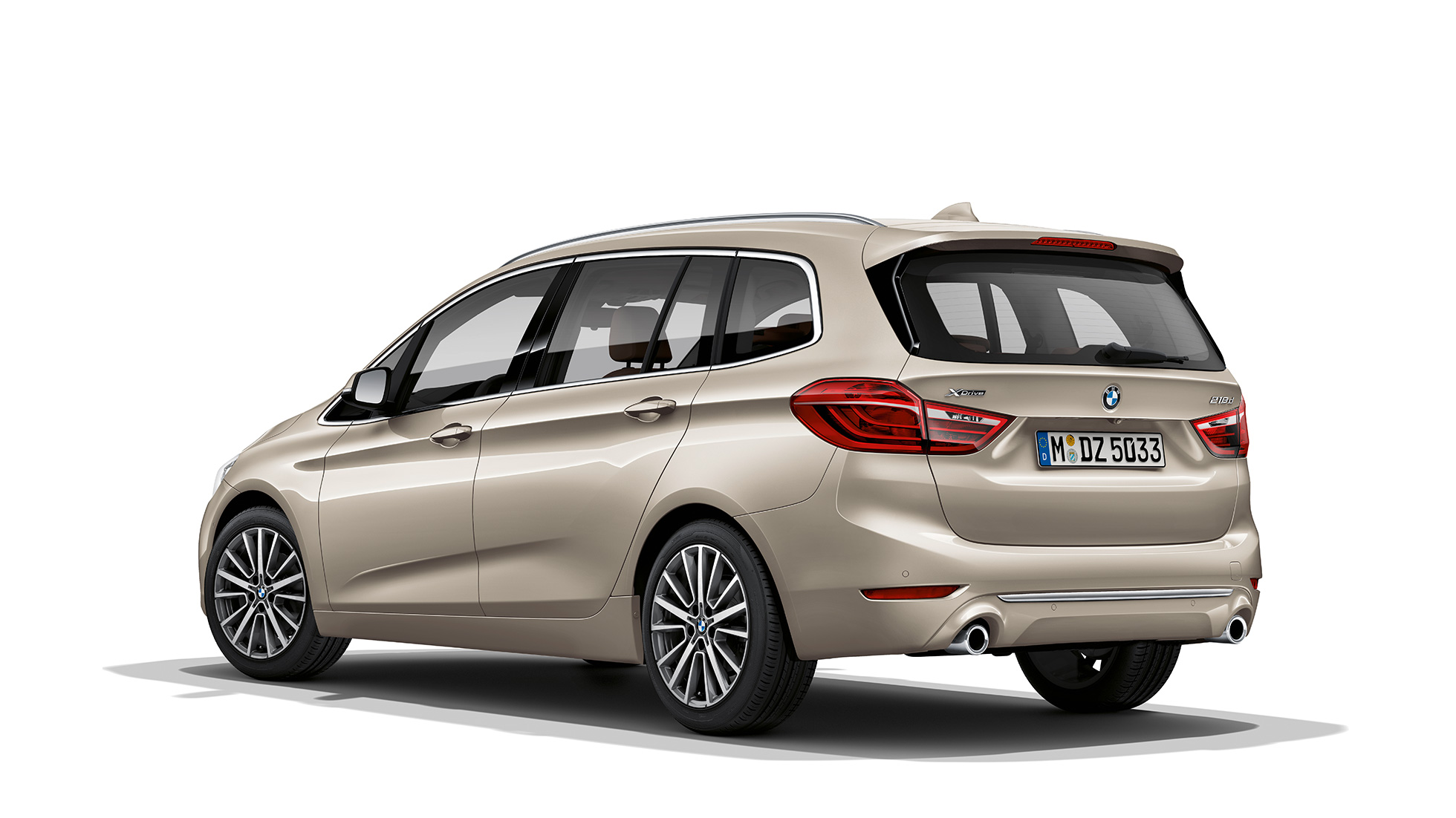 Tylny półprofil BMW serii 2 Gran Tourer, model Luxury Line BMW serii 2 Gran Tourer 218d xDrive, model Luxury Line F46, modernizacja 2018, beż Jucaro metalizowany, tylny półprofil