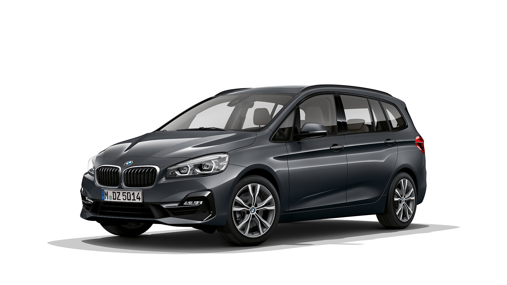 Przedni półprofil BMW serii 2 Gran Tourer, model Sport Line BMW serii 2 Gran Tourer 220d, model Sport Line F46, modernizacja 2018, szary mineralny, metalizowany, przedni półprofil
