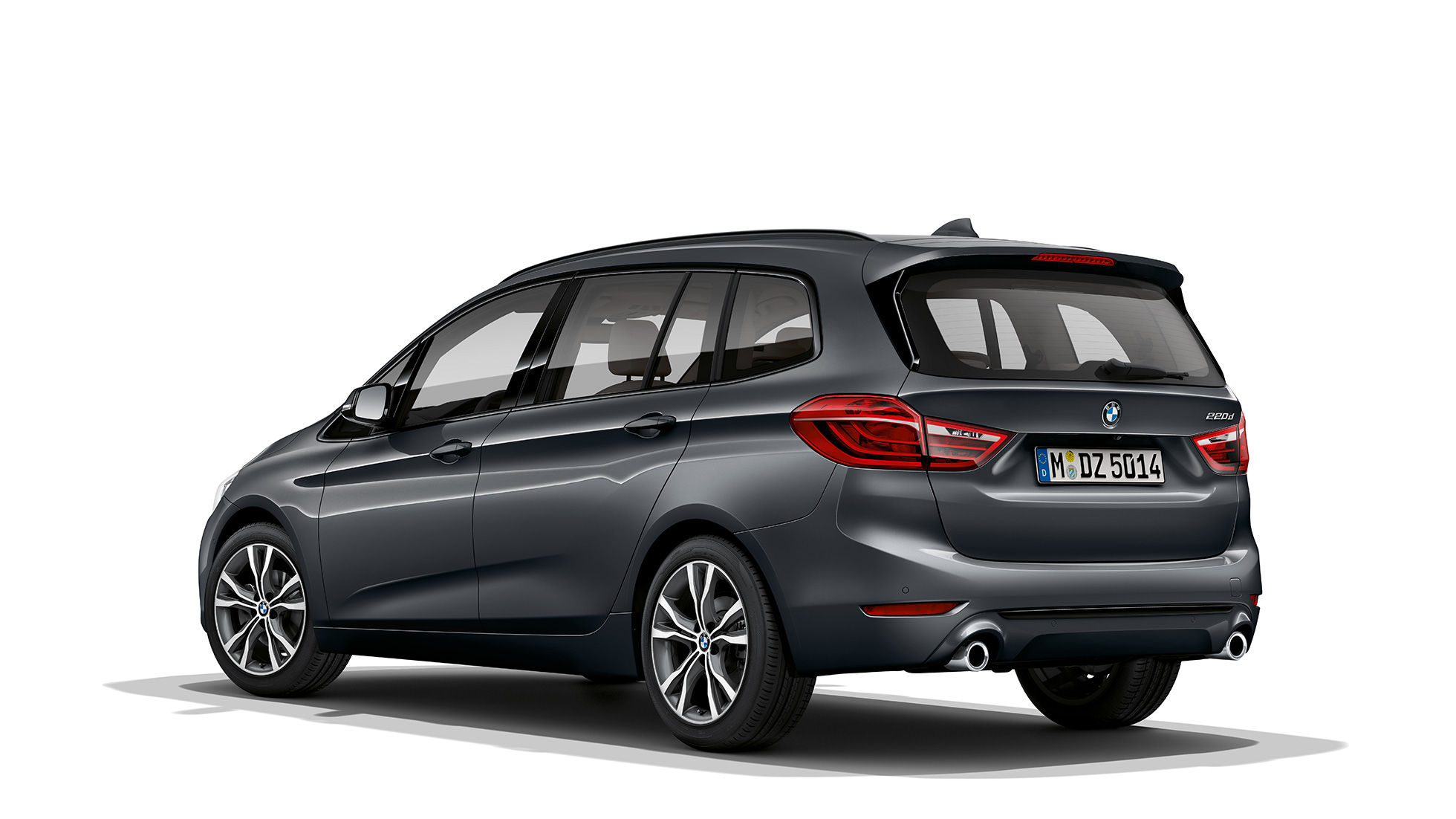 Przedni półprofil BMW serii 2 Gran Tourer, model Sport Line BMW serii 2 Gran Tourer 220d, model Sport Line F46, modernizacja 2018, szary mineralny, metalizowany, przedni półprofil