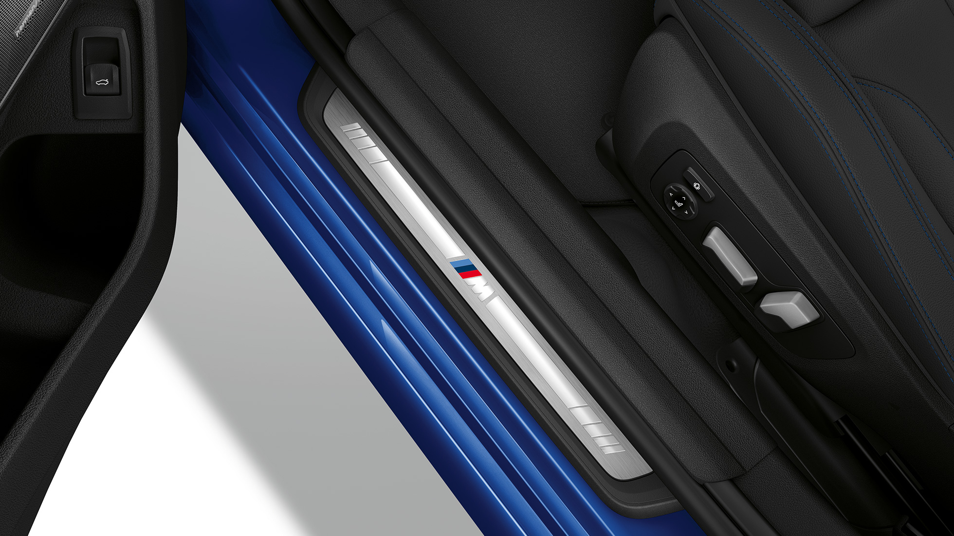 BMW serii 3 Limuzyna Model M Sport progi drzwiowe. Widok z gory BMW serii 3 Limuzyna w wyposażeniu Model M Sport