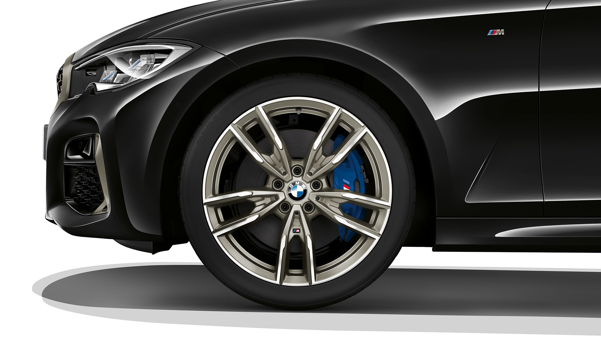 BMW serii 3 Limuzyna M340i xDrive, obręcze kół ze stopów lekkich Zblizenie na obręcze kół ze stopów lekkich BMW serii 3 Limuzyna M340i xDrive