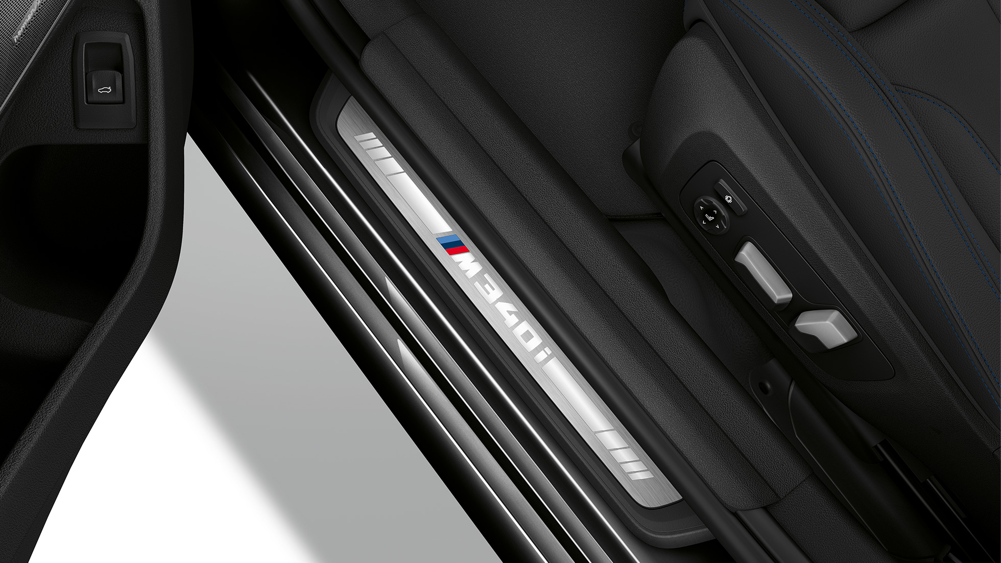 BMW serii 3 Limuzyna M340i xDrive progi drzwiowe Widok z góry na progi drzwiowe BMW serii 3 Limuzyna M340i xDrive