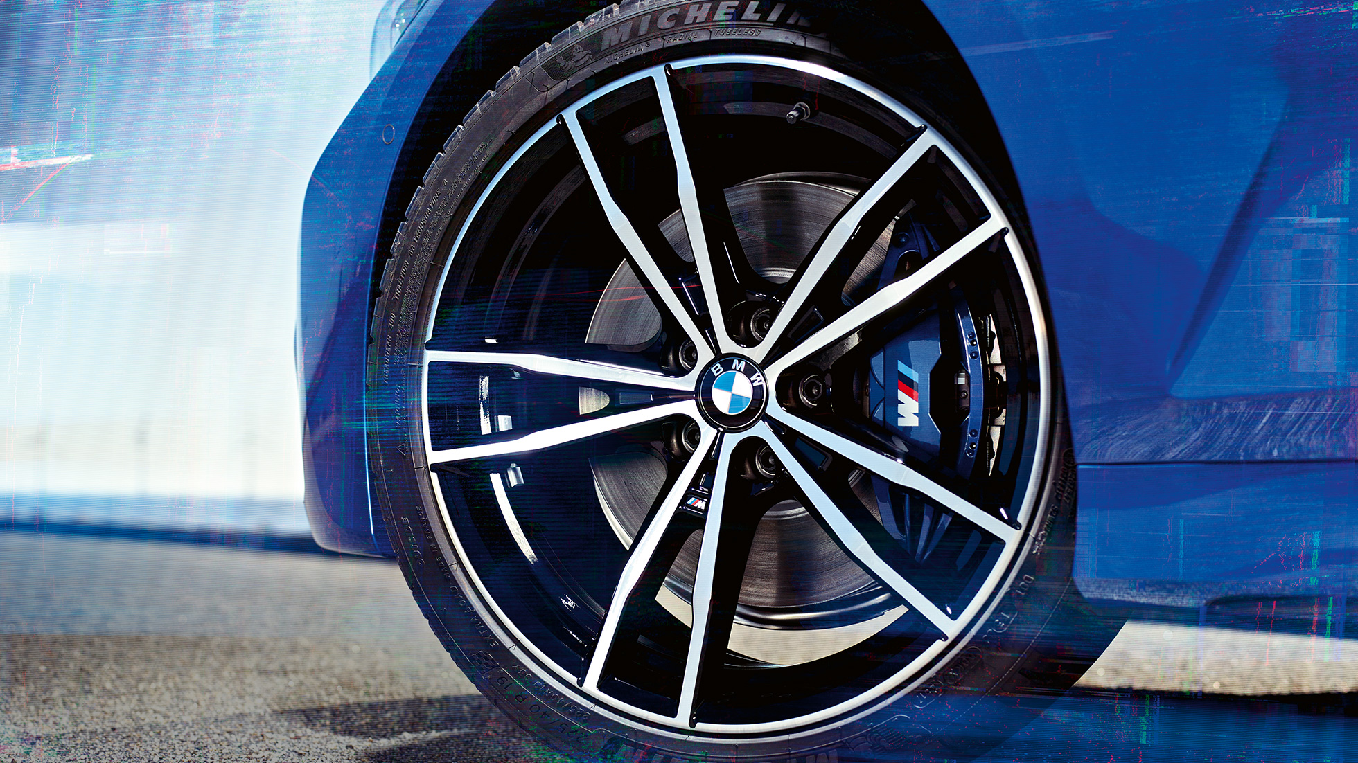 Obręcze kół ze stopów lekkich 791 M Black Jet 19”. Zbliżenie na obręcze kół ze stopów lekkich 791 M Black Jet 19” w BMW serii 3 Limuzynie.