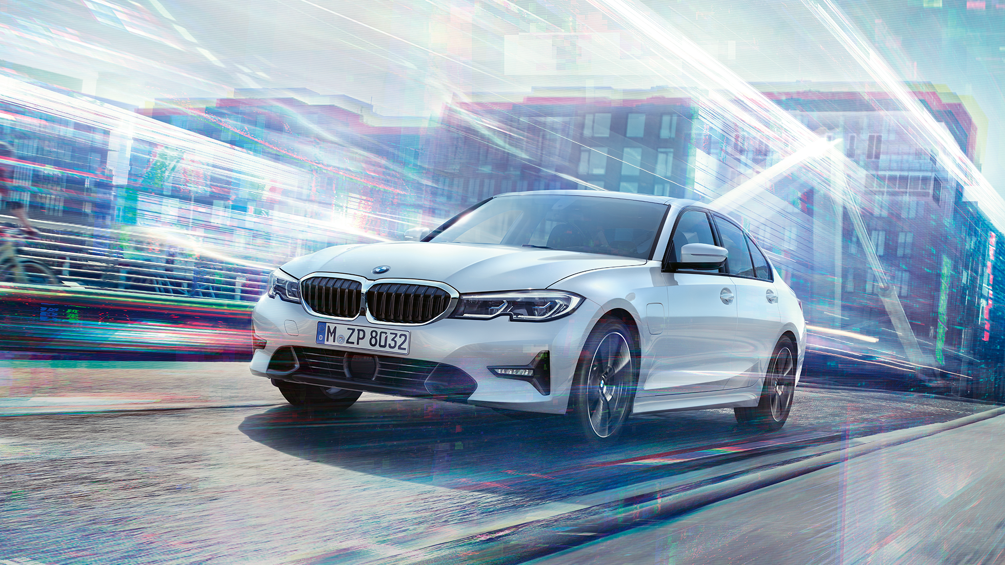 BMW serii 3 Limuzyna 330e, w ruchu. BMW serii 3 Limuzyna 330e w ruchu na tle miejskim.