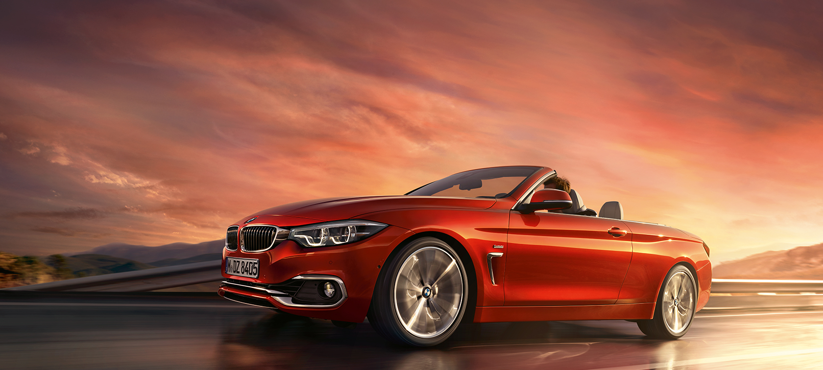 Ujęcie BMW serii 4 Cabrio podczas jazdy Ujęcie BMW serii 4 Cabrio podczas jazdy